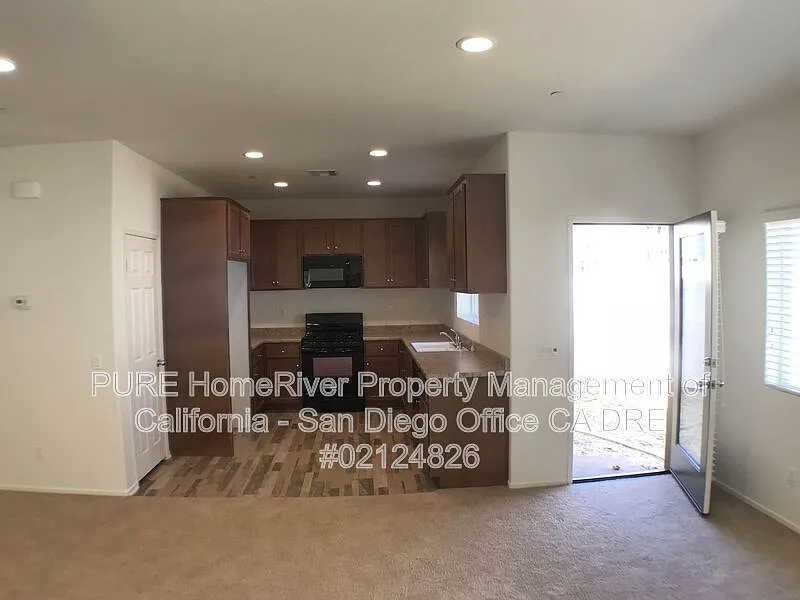 3 bed, 2.5 bath, 1753 sqft, $3,495 — Photo 4