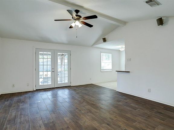 3rd image of 5827 Farwell Dr