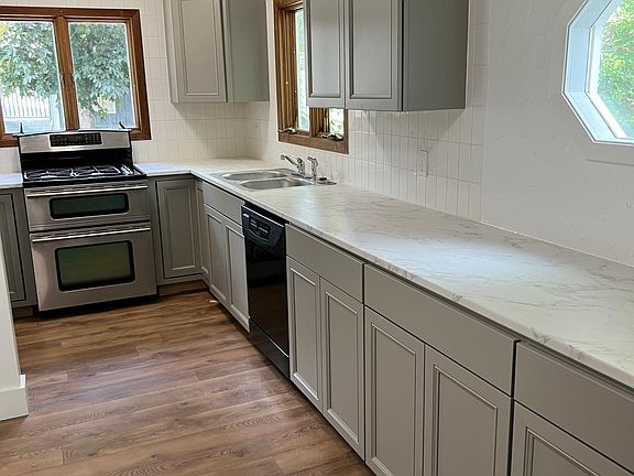 2nd image of 527 Avenue C #A