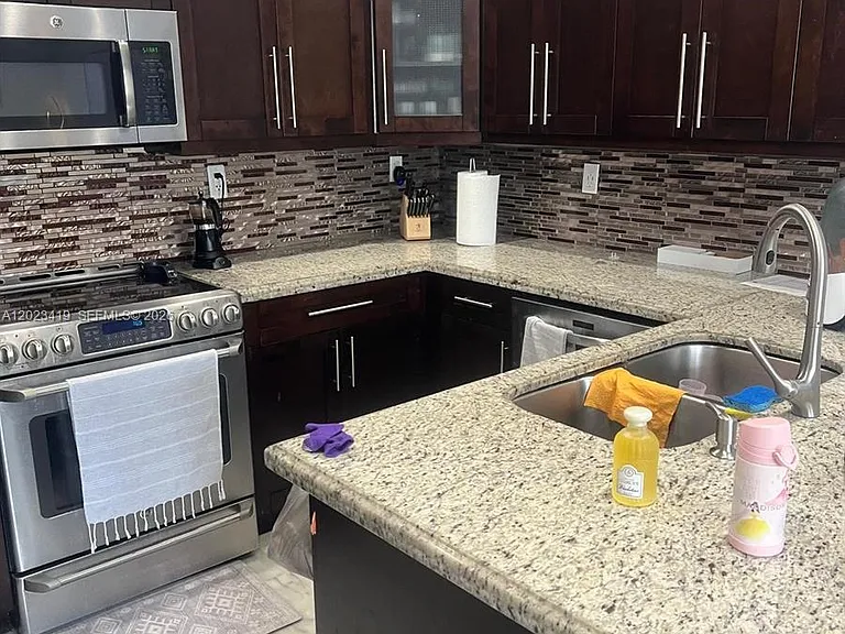 4301 SW 160th Ave #215 — Photo 4