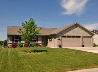 W5360 Mile Long Dr, APPLETON, WI 54915