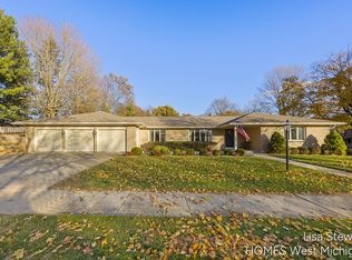 1600 Cherry Hill Dr NE, Grand Rapids, MI 49505