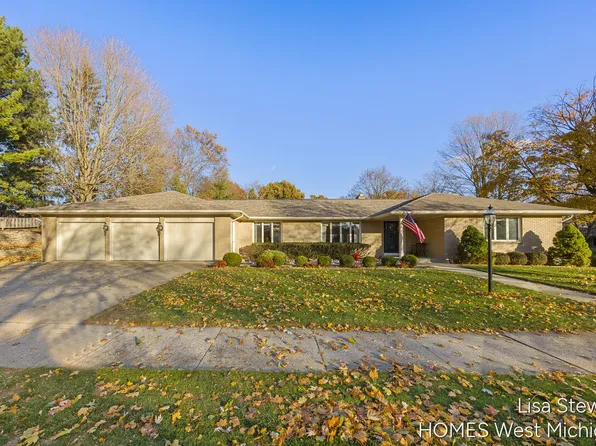 1600 Cherry Hill Dr NE, Grand Rapids, MI 49505