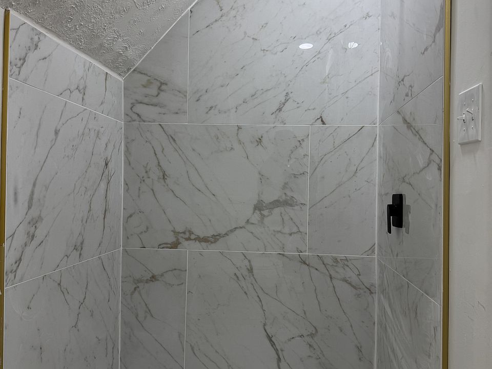 2nd image of 311 Hilton Pl #5