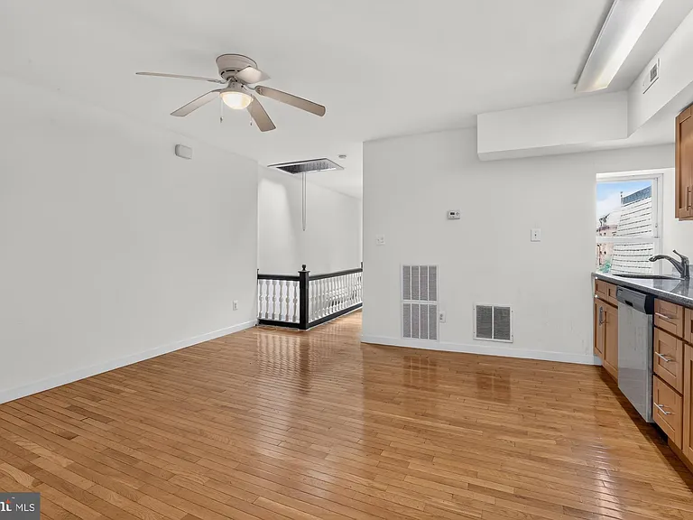 4307 Locust St #3 — Photo 4