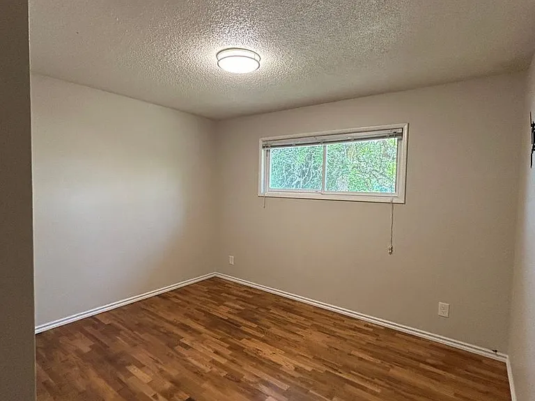 2407 Burcham St — Photo 8