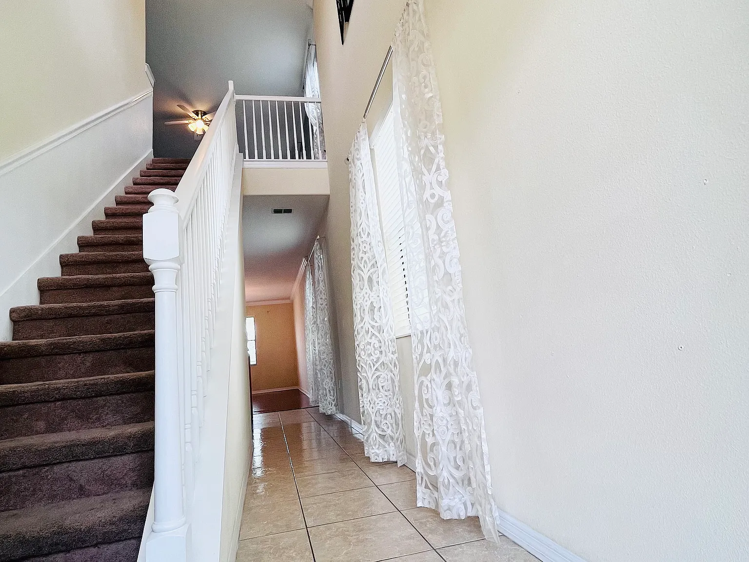 4 bed, 2.5 bath, 2276 sqft, $2,650 — Photo 4