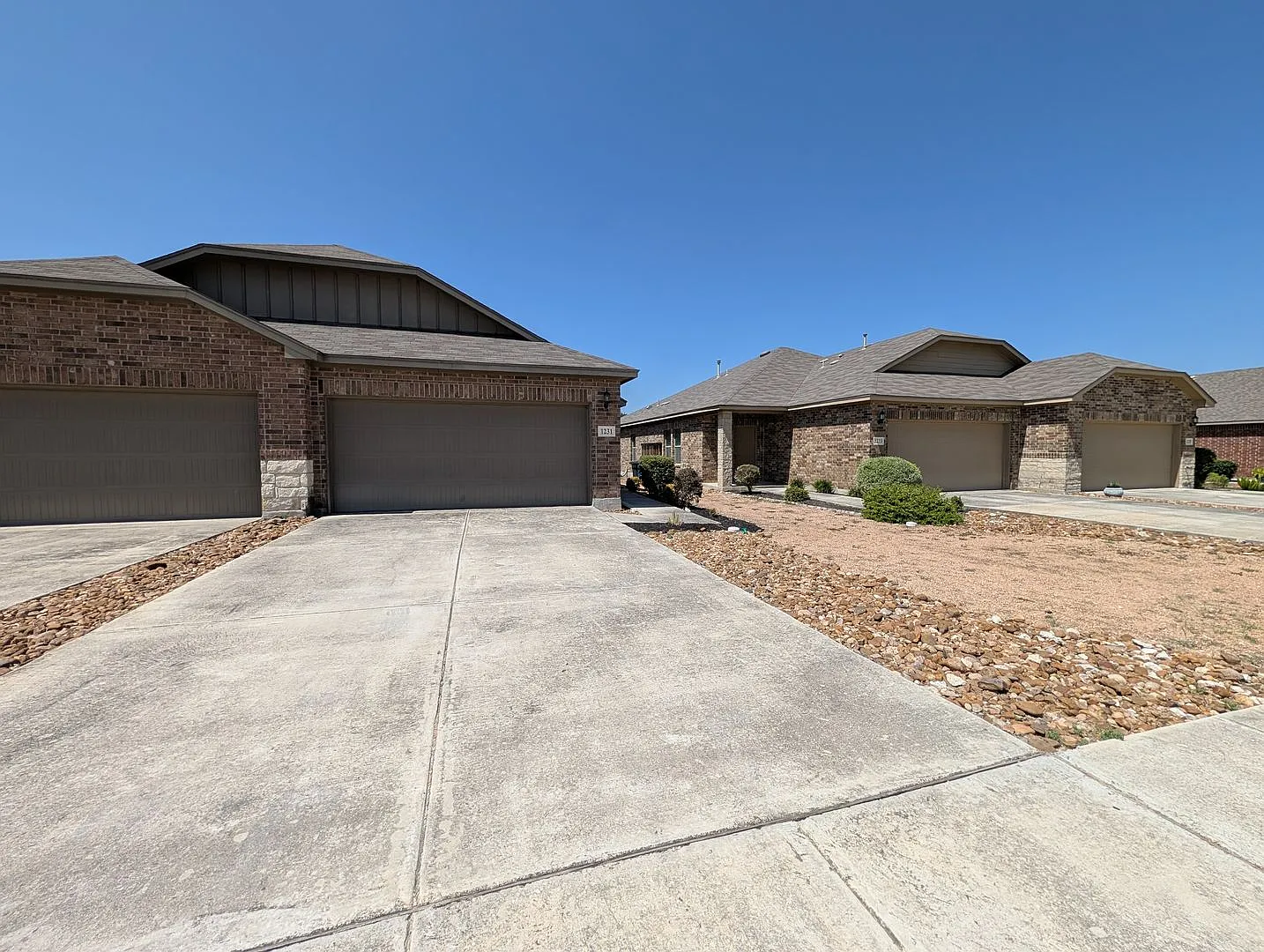 Walk to Historic Gruene / Fridge / Gas Cooking / Fenced in yard / CISD * 2 weeks free rent off th... — Photo 2