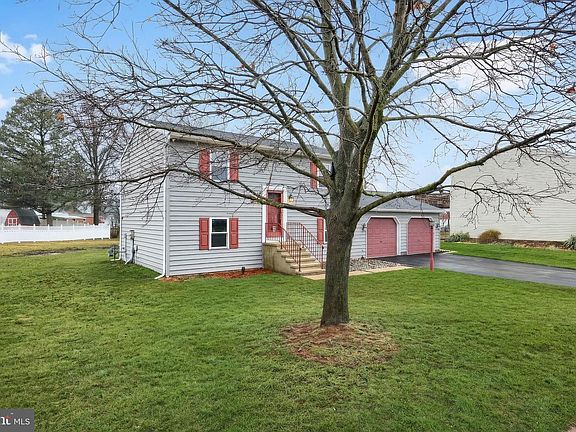 5th image of 2228 Heather Rd