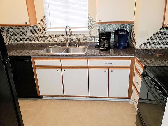 3rd image of 835 Little Bay Ave #E-1