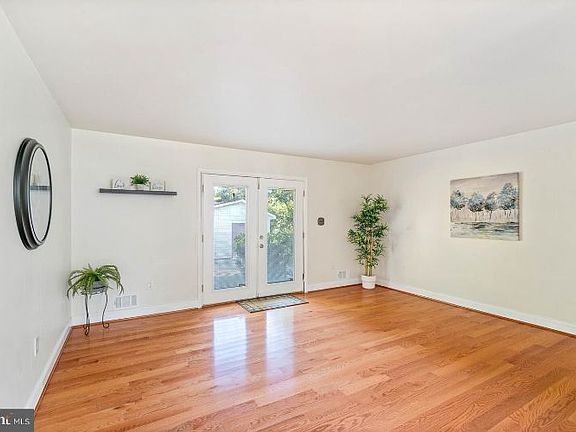 5th image of 6107 Larkspur Dr