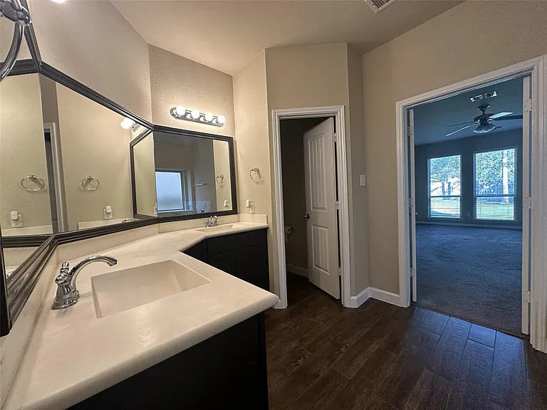 2438 Garden Falls Dr — Photo 10