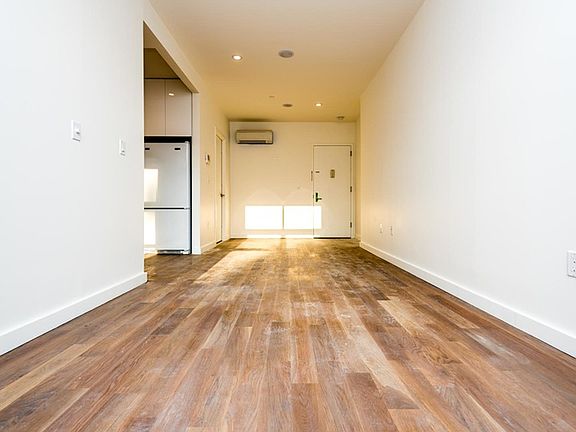 4th image of 555 Graham Ave APT 3B