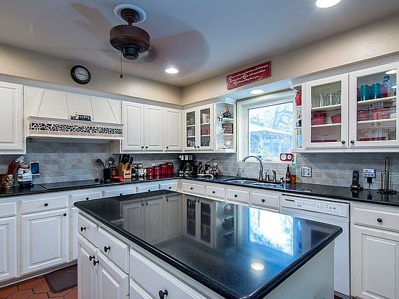 3rd image of 1303 Sleepy Hollow Ln