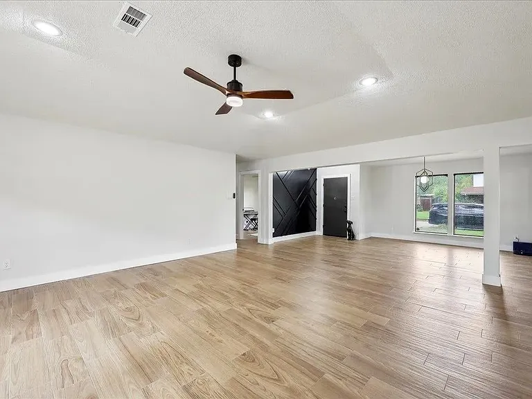 5925 Woodway Dr — Photo 9