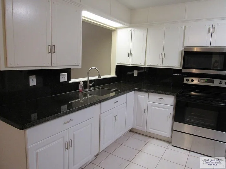 918 E Leggett Rd — Photo 6