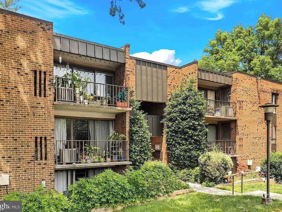1st image of 4404 Island Pl APT 201