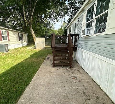 2nd image of 22 Tracey St