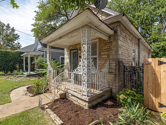 5th image of 527 Diana St