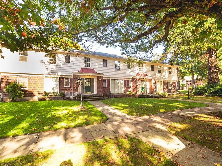 Colonial Park Apartments - Comfortable Living with a $99 Deposit Move-In Special — Photo 12