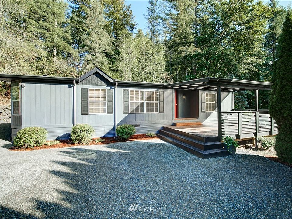 Welcome to the country...Ramble down the tree lined drive to your 3.4 acre refuge.  