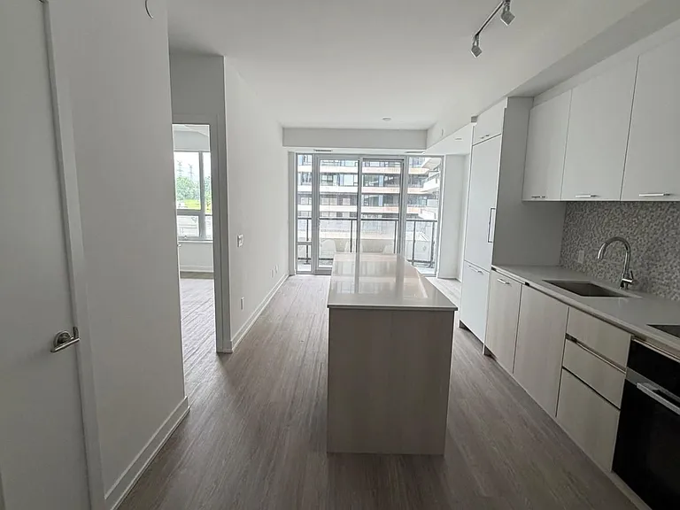 8188 Yonge St #327 — Photo 6