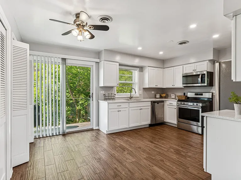 8951 Skokie Blvd #3 — Photo 3