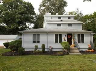 95 Sawyer Ave, Warwick, RI 02818