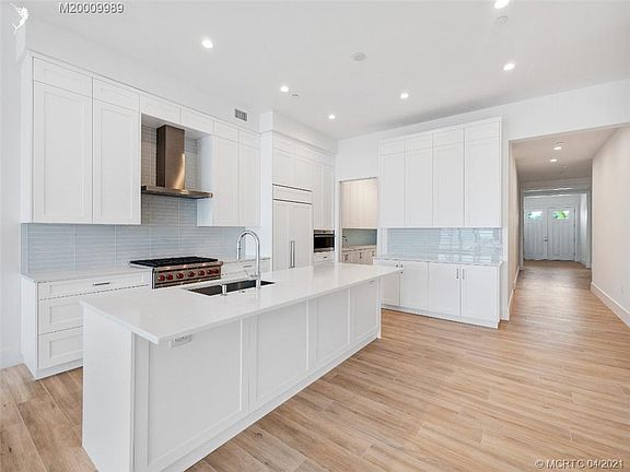 2nd image of 51 SE Seminole St #303