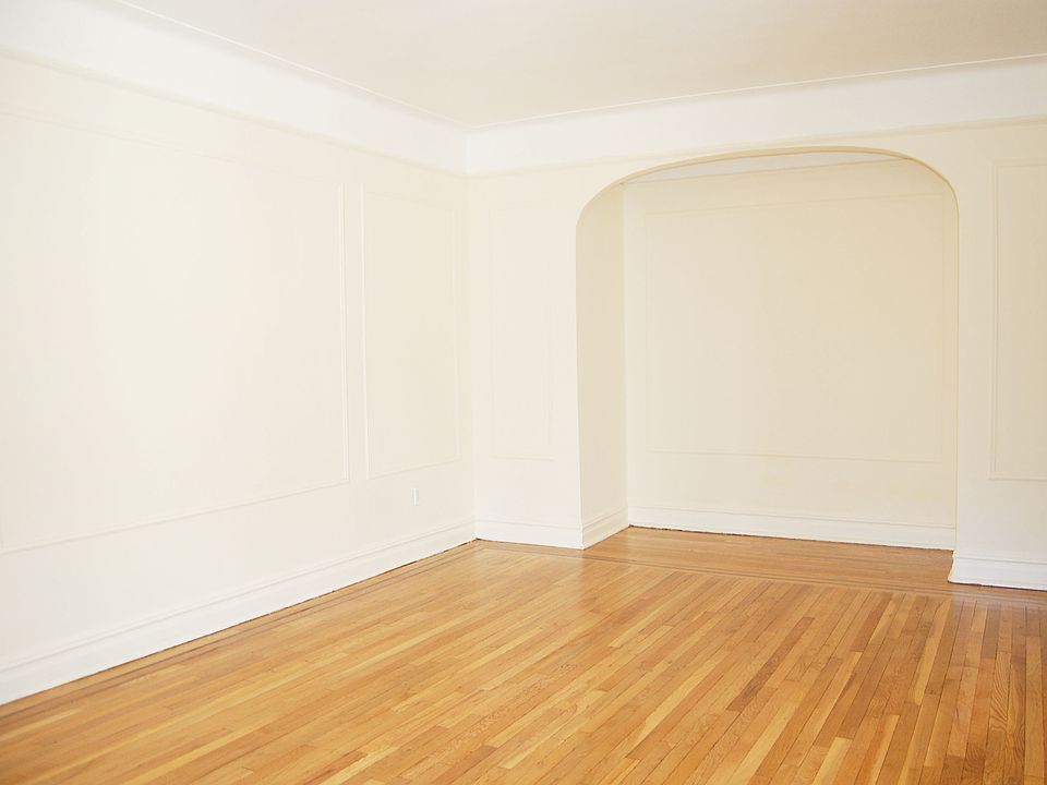 2nd image of 3405 44th St APT 5B