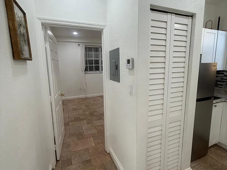 242 SW 15th Ave #A — Photo 5