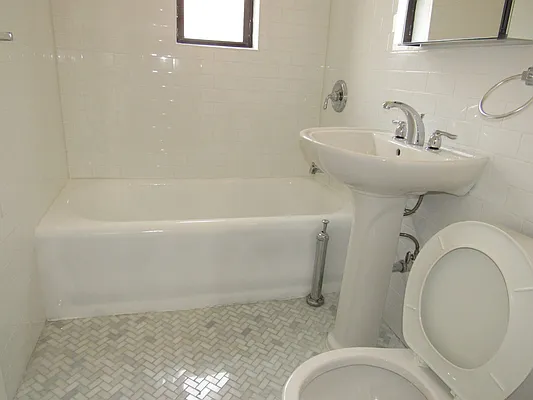 Rented by Kian Realty | media 18