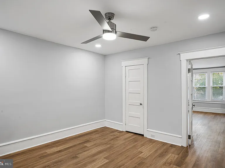 221 Kings Hwy E #B — Photo 18