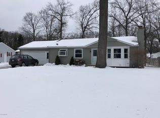 2160 Garland Dr, Norton Shores, MI 49441