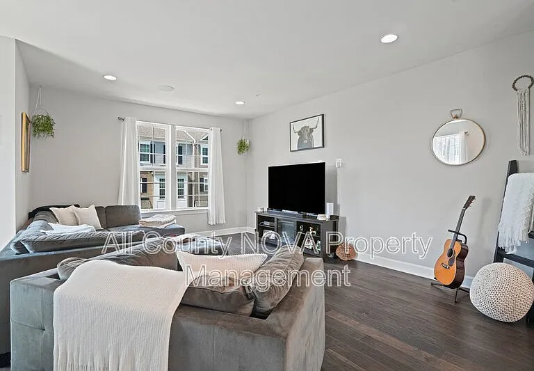 2910 Pinebrook Rd — Photo 16