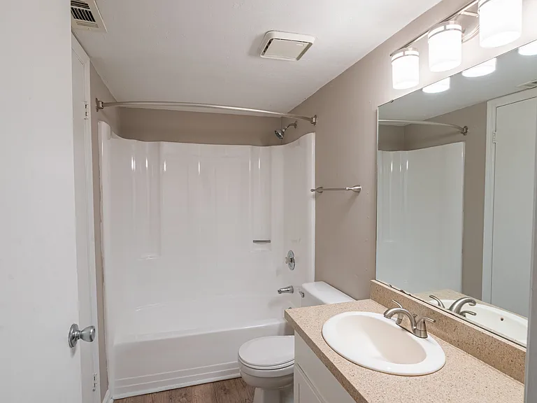 Tanager Apartments — Photo 6