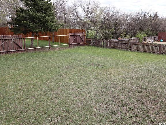 2nd image of 225 Westview DRIVE N