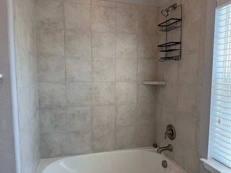 2417 Kingsgate Dr — Photo 29
