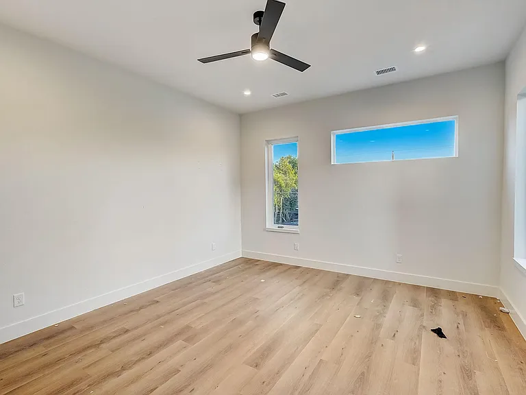 1719 Homeland St — Photo 14