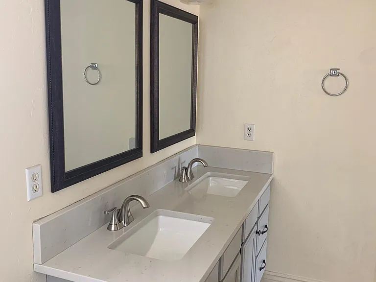 1474 E Hedrick Dr — Photo 12
