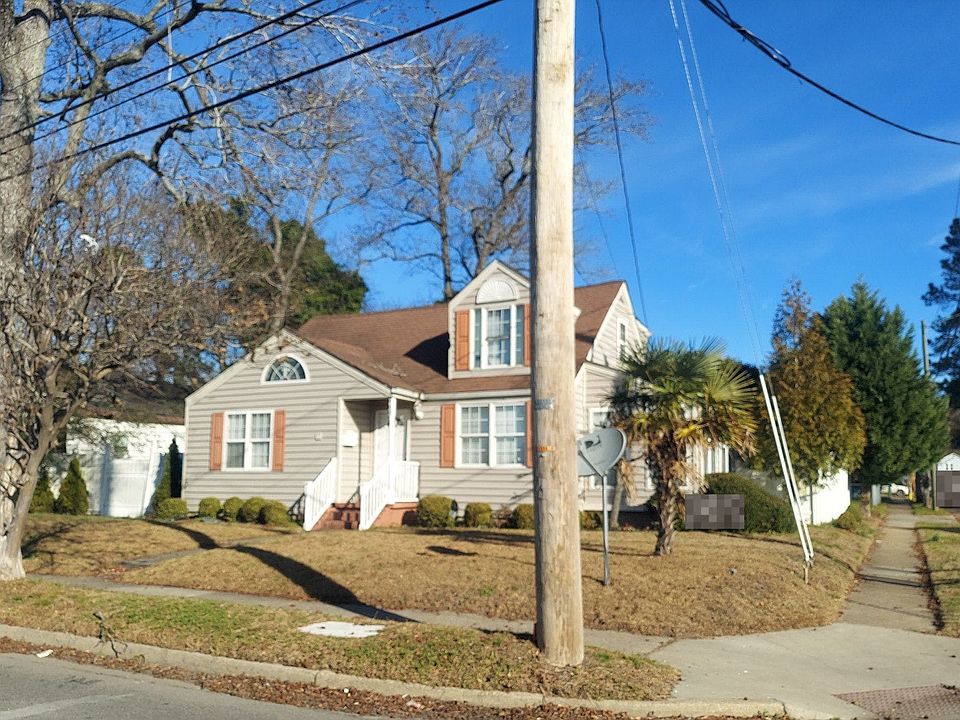 2nd image of 900 W 26th St