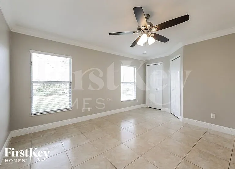 1839 NW 19th Pl — Photo 8