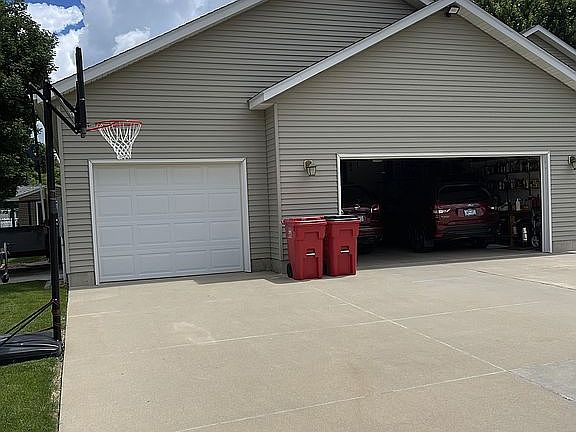 5th image of 1008 Golfers Ct SE