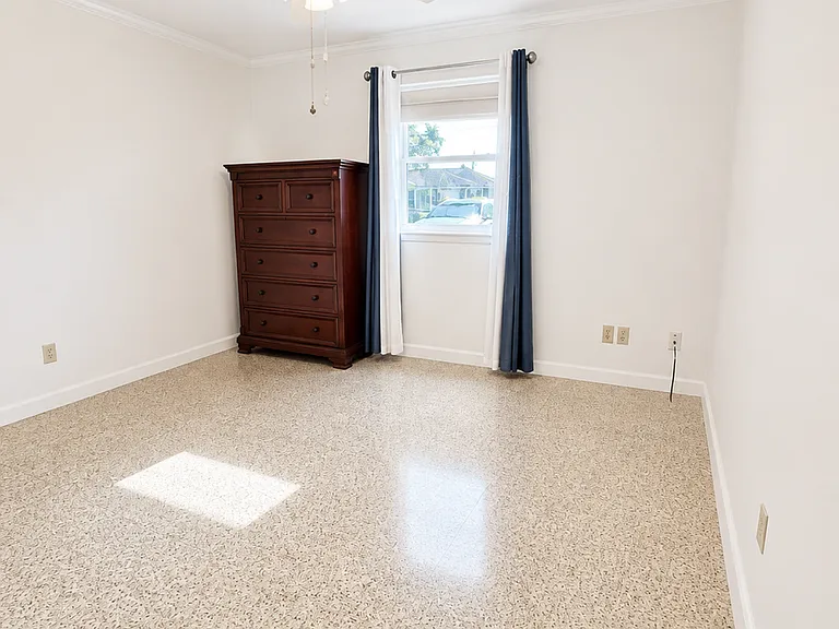 1423 Taft Park — Photo 16