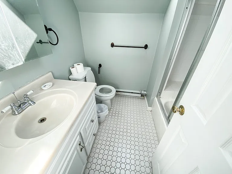 101 Magoun Ave #101 — Photo 5