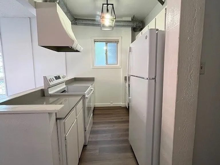 Renovated Queen Anne Apartment — Photo 7