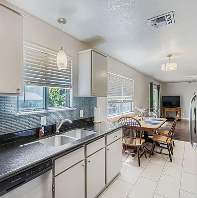 7203 Barnsdale Way — Photo 8