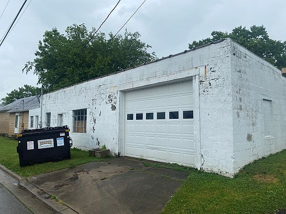 3rd image of 812 Jefferson Ave
