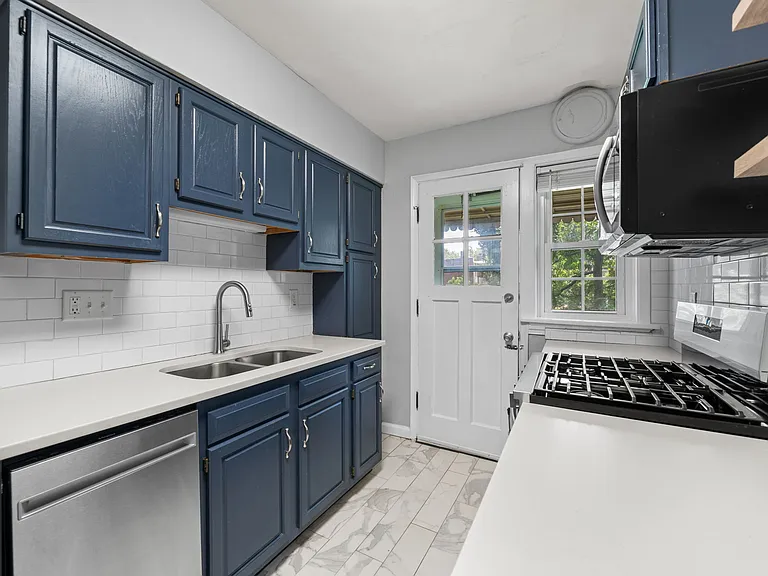 1010 Sanford Ave #1 — Photo 10