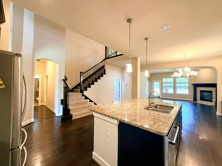 6704 Castillo St — Photo 10